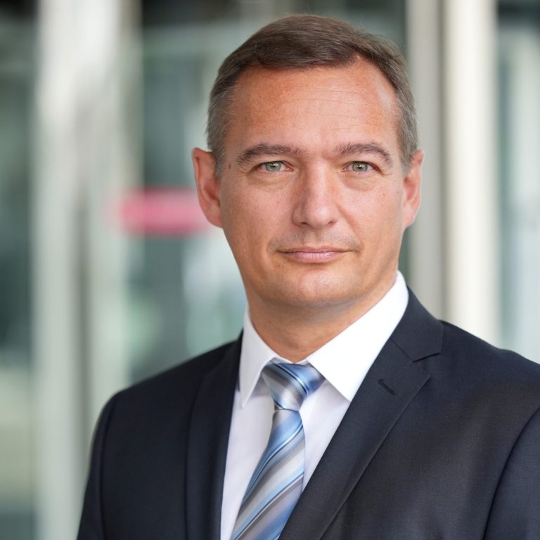 Dr. Olaf Schmickler Dr. Olaf Schmickler